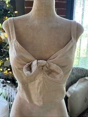 Universal Thread Beige Tie-Front Crop Top